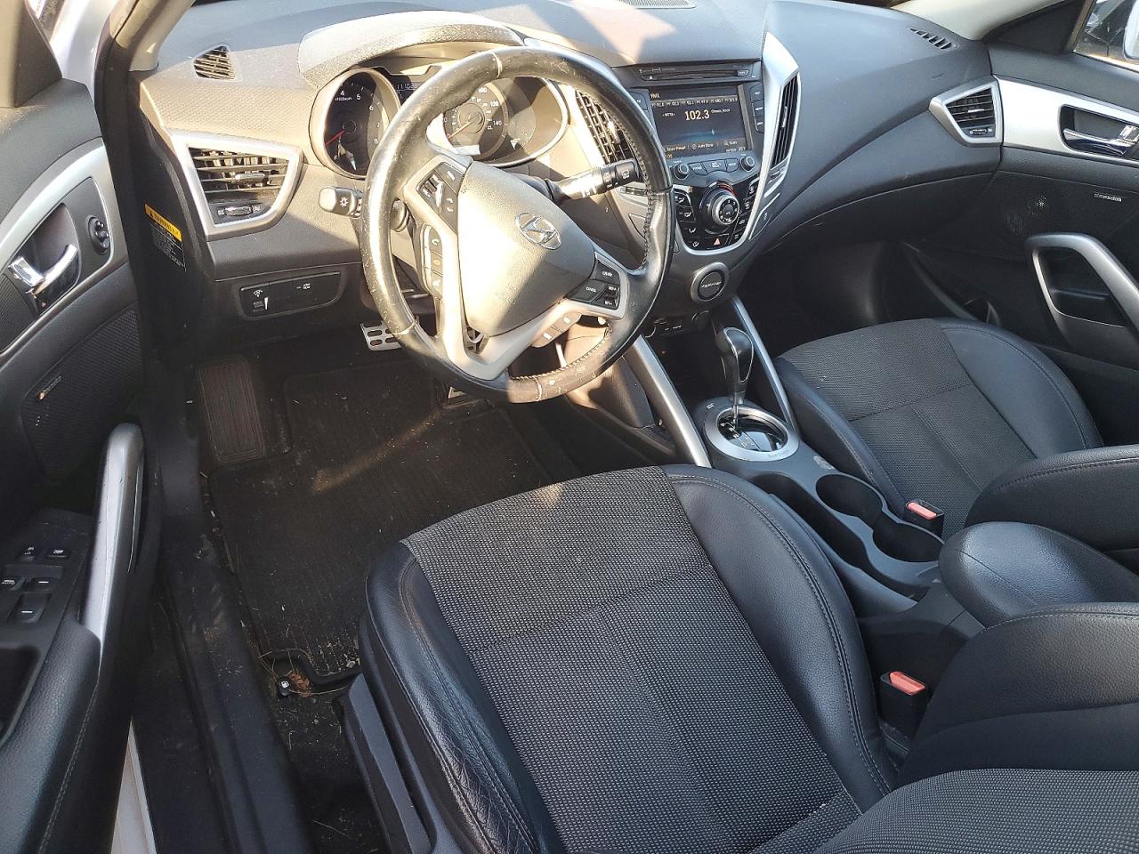 Hyundai VELOSTER Base