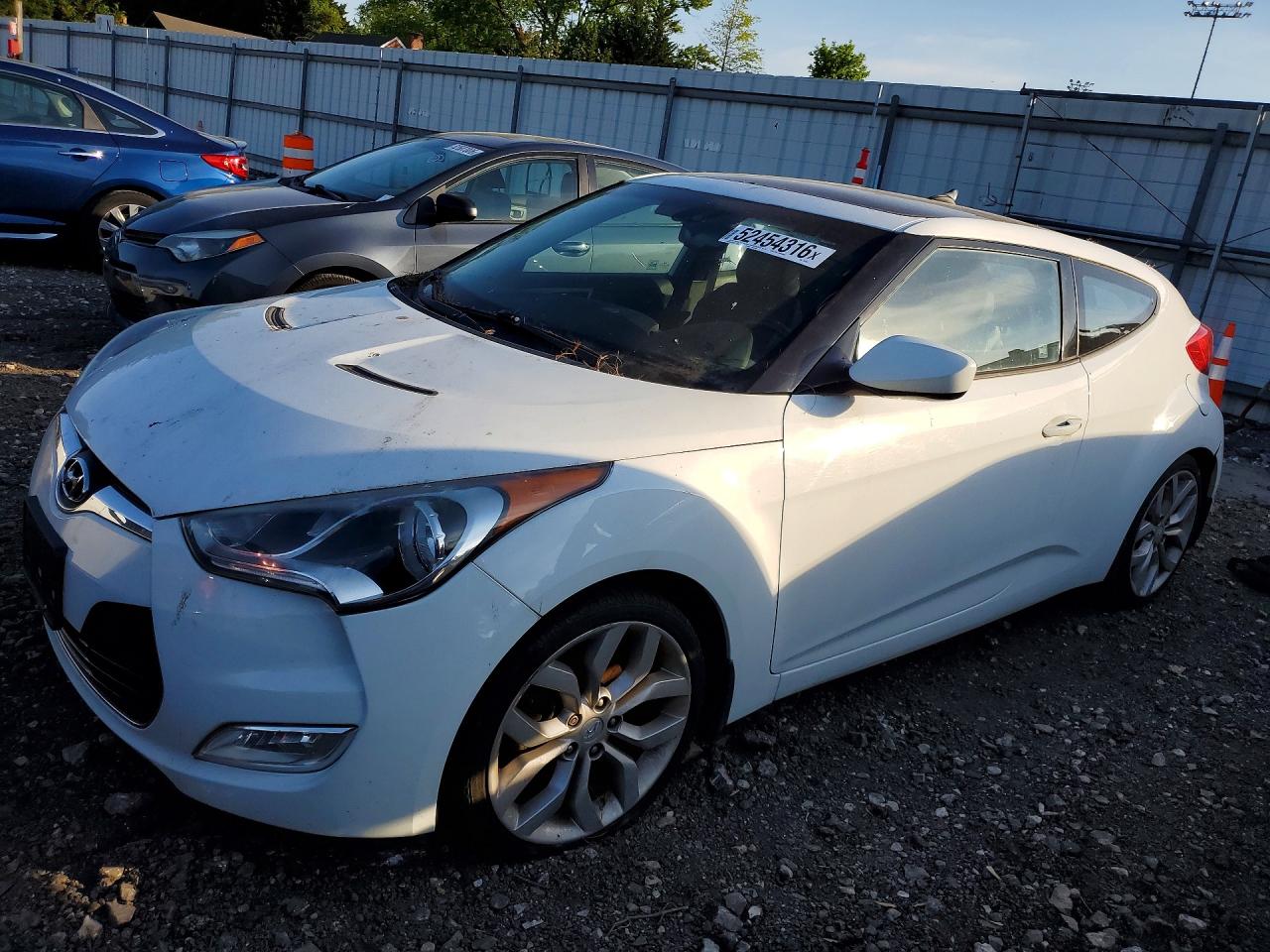 Salvage Hyundai VELOSTER Image