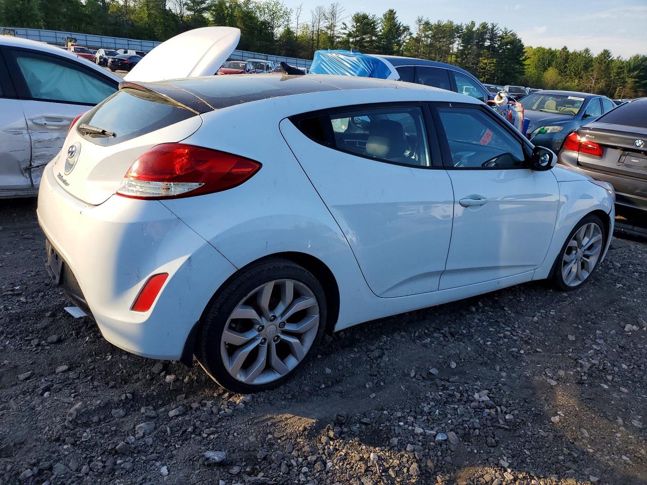 Hyundai VELOSTER Base