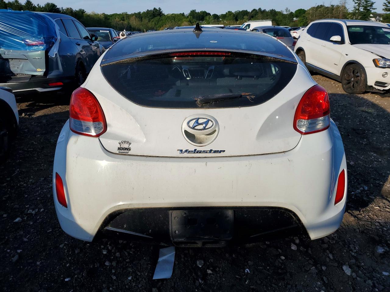 Hyundai VELOSTER Base