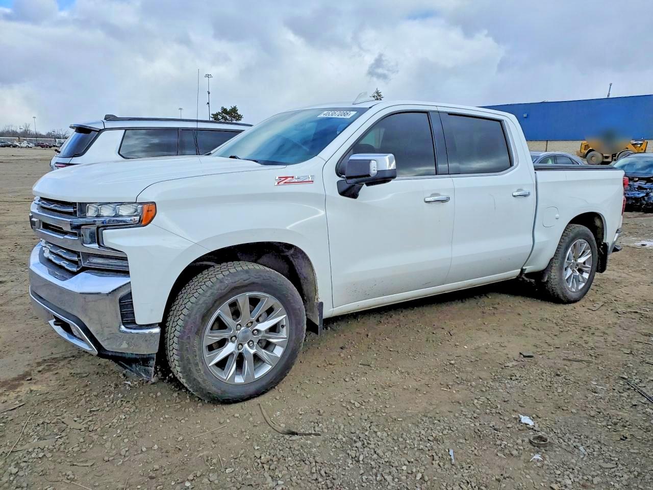 Salvage Chevrolet Silverado Image