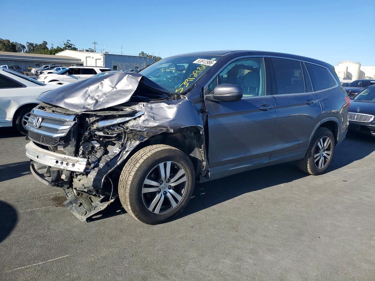 Salvage Honda Pilot Image