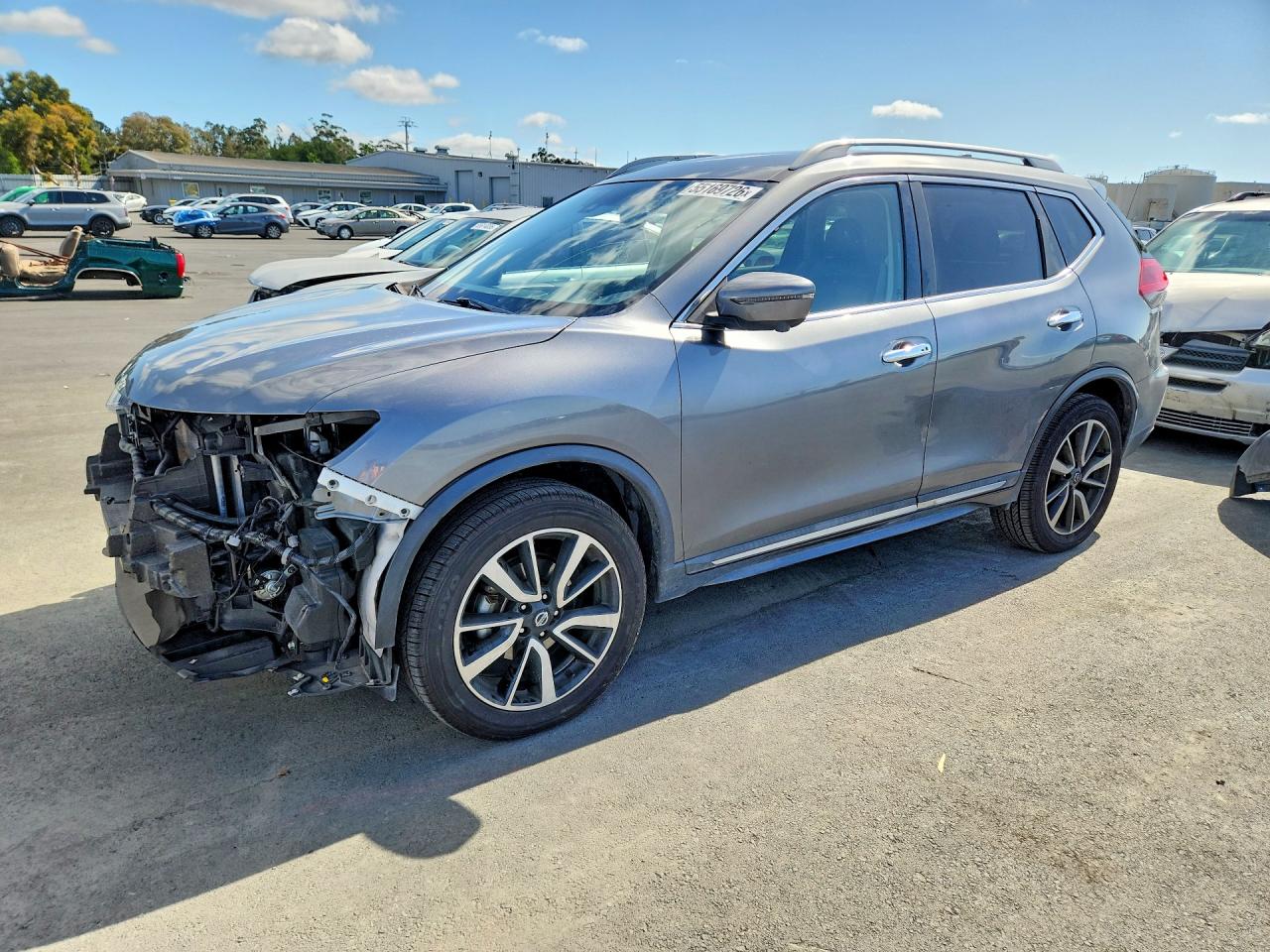 Salvage Nissan Rogue Image