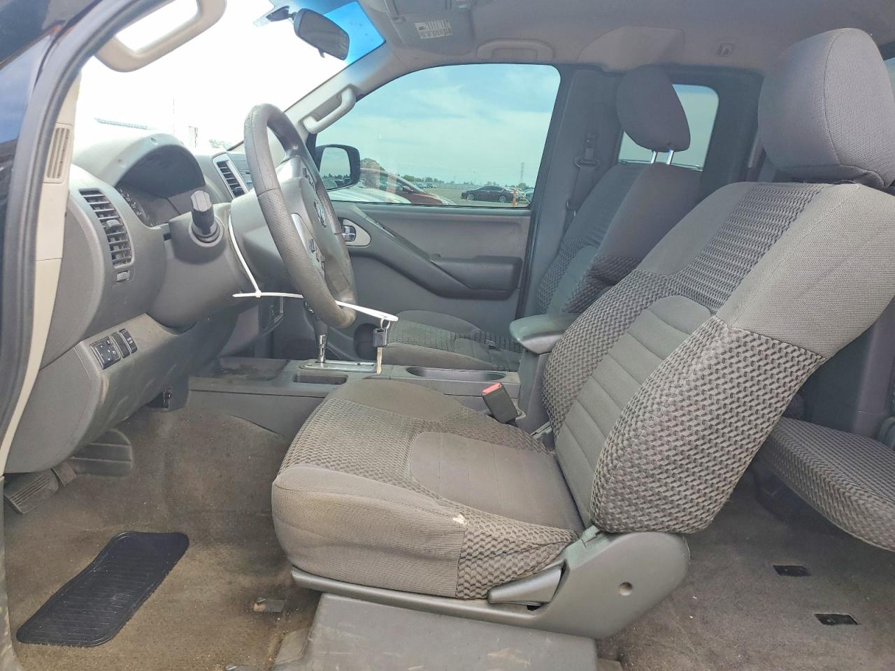 Nissan Frontier Sv V6