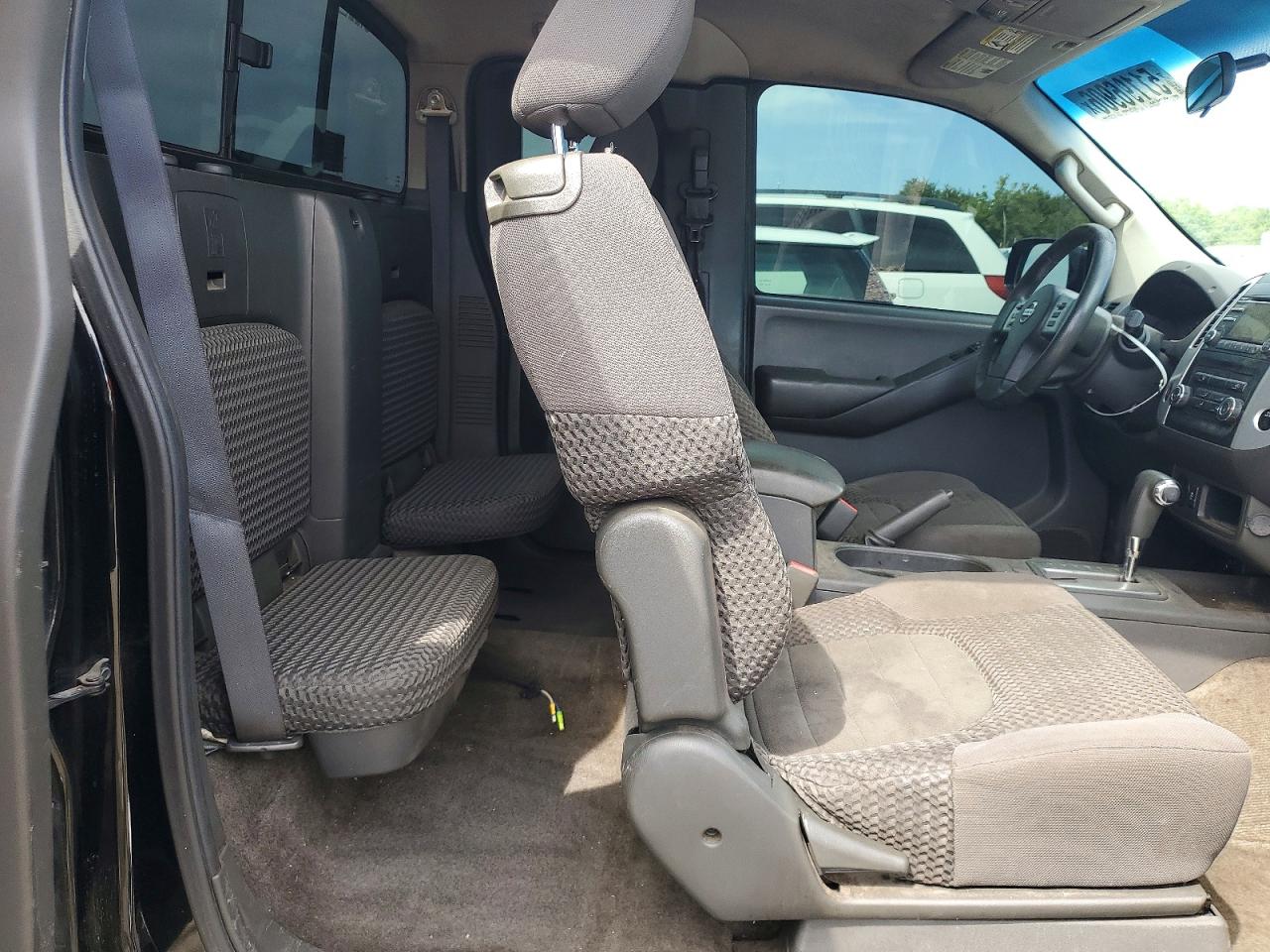 Nissan Frontier Sv V6