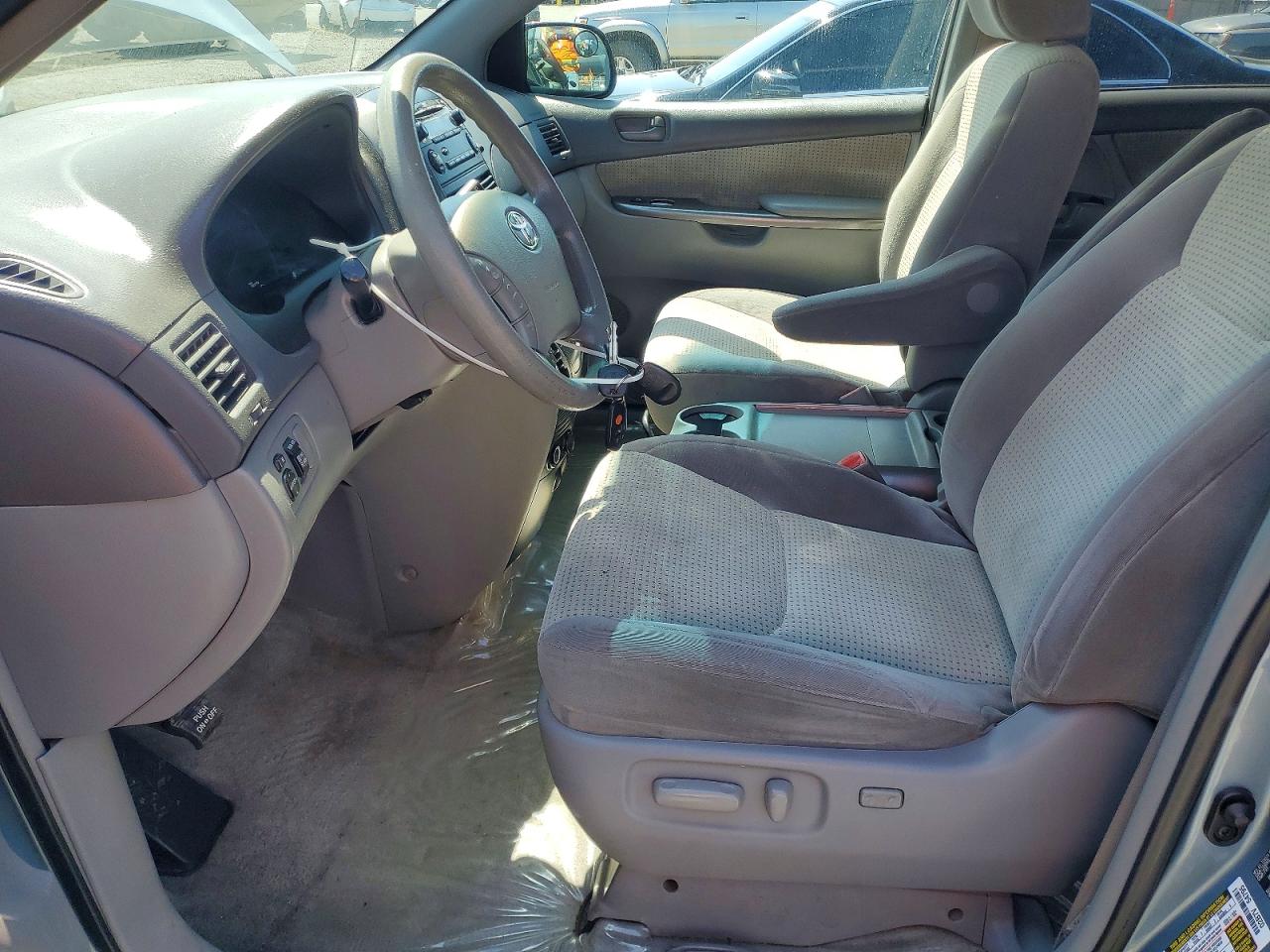 Toyota Sienna Le 7-passenger