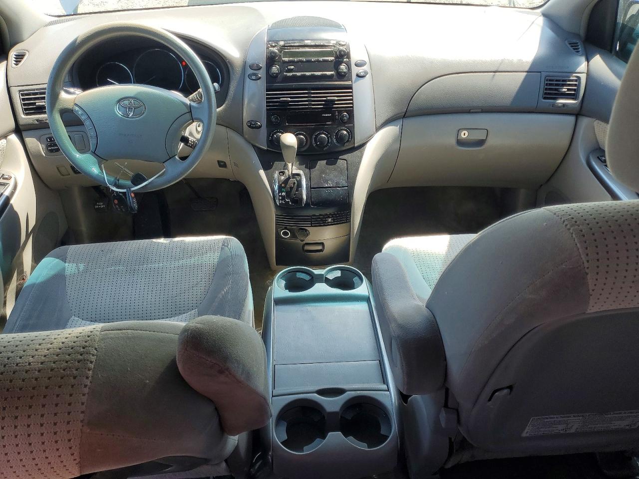 Toyota Sienna Le 7-passenger