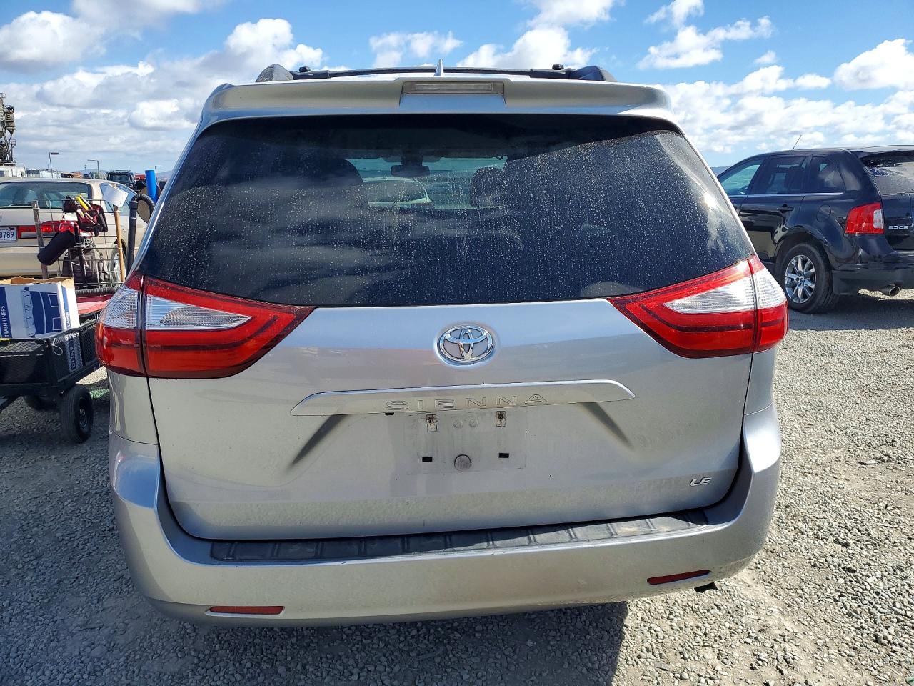 Toyota Sienna Le