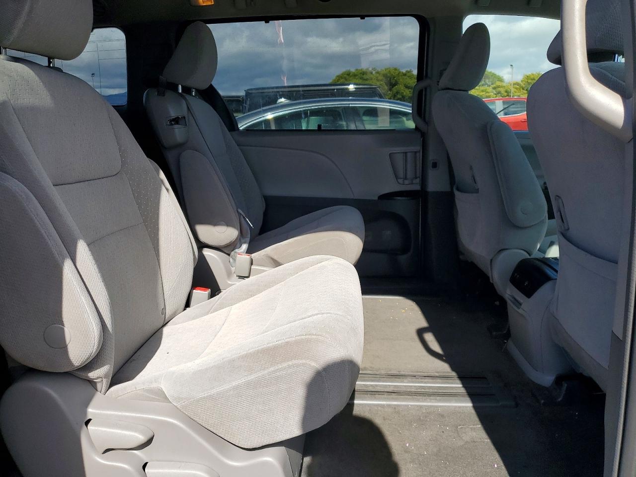 Toyota Sienna Le