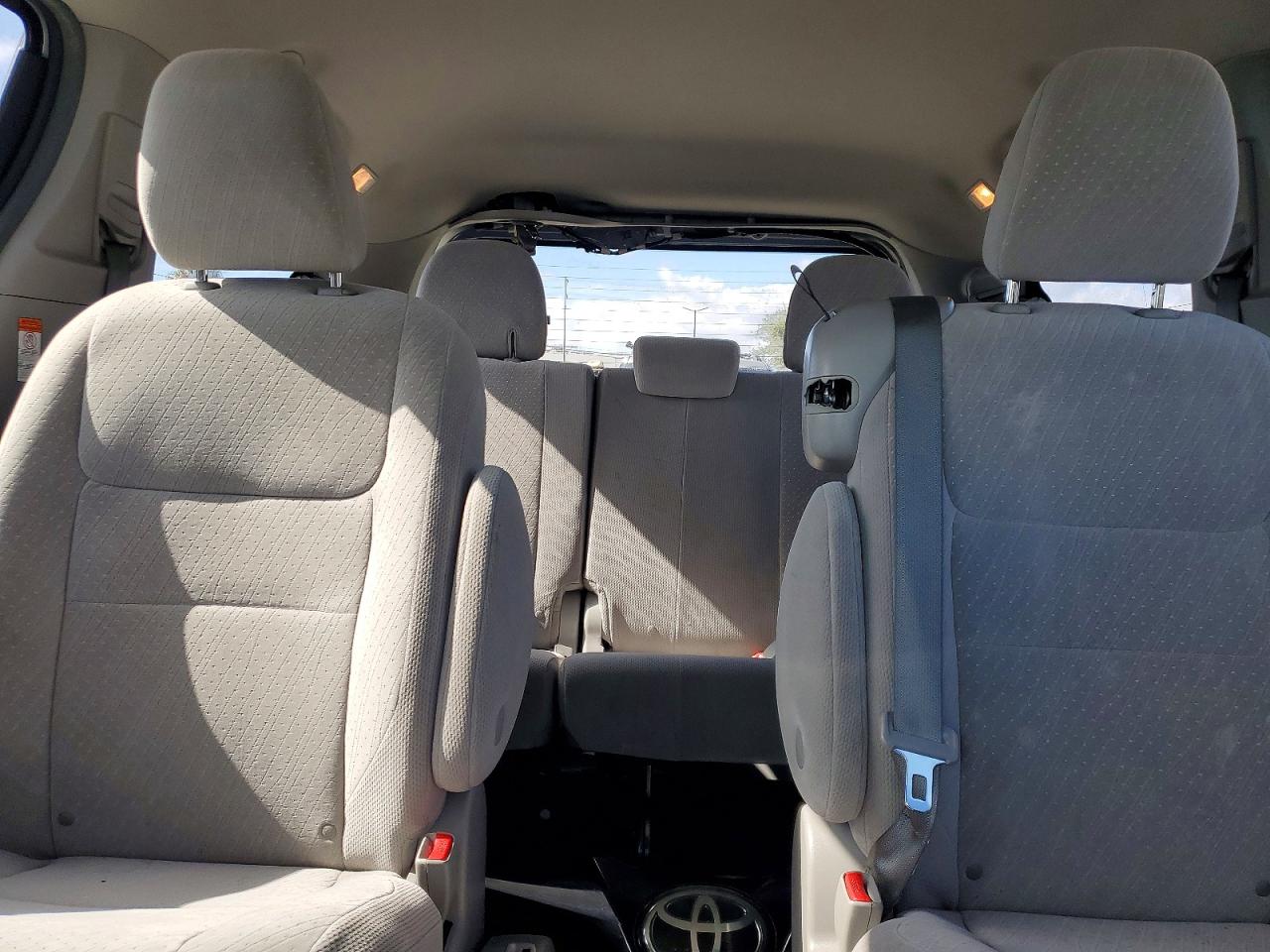 Toyota Sienna Le