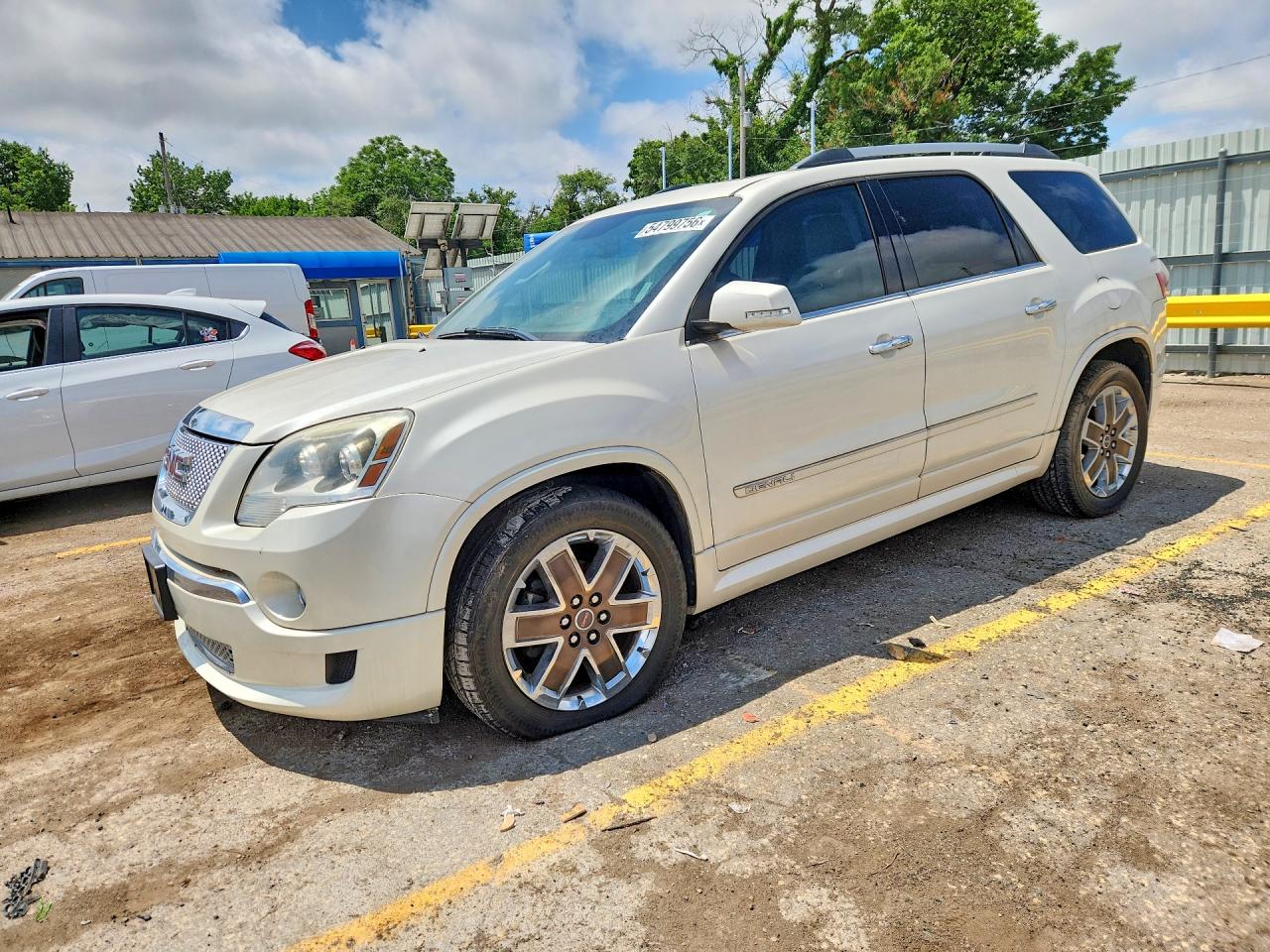 Salvage GMC Acadia Image