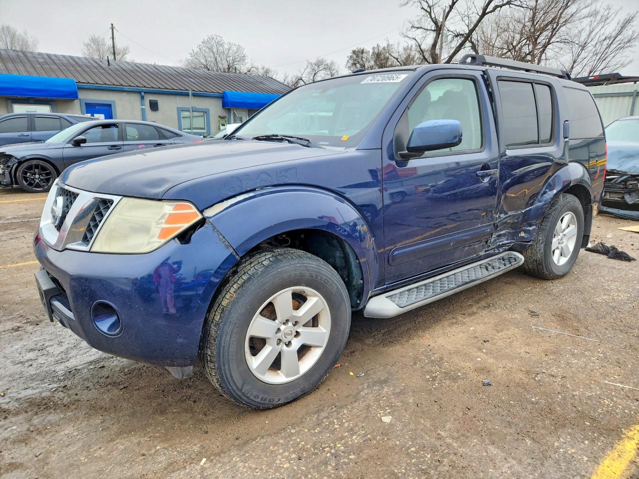 Salvage Nissan Pathfinder Image