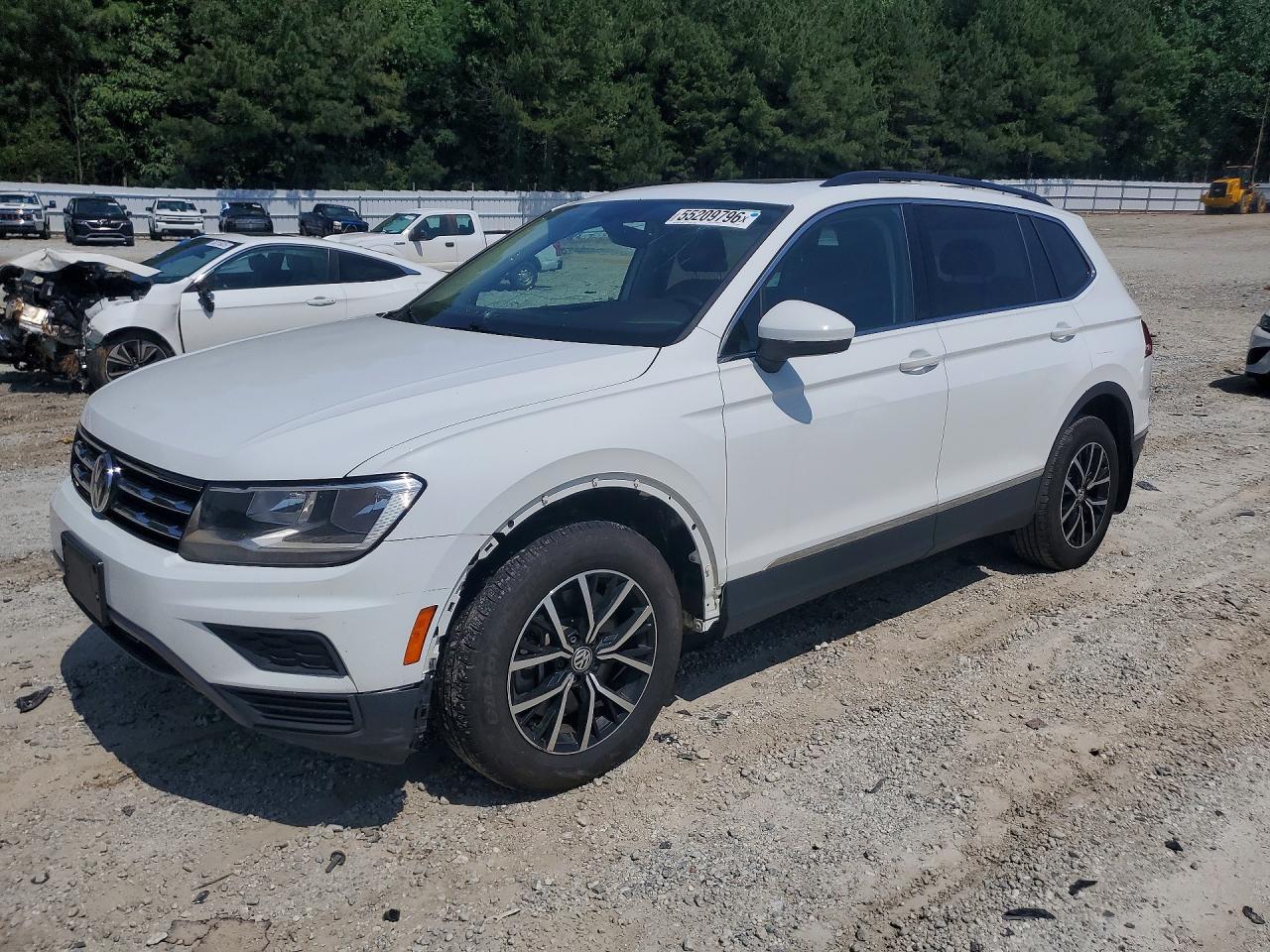 Salvage Volkswagen Tiguan Image