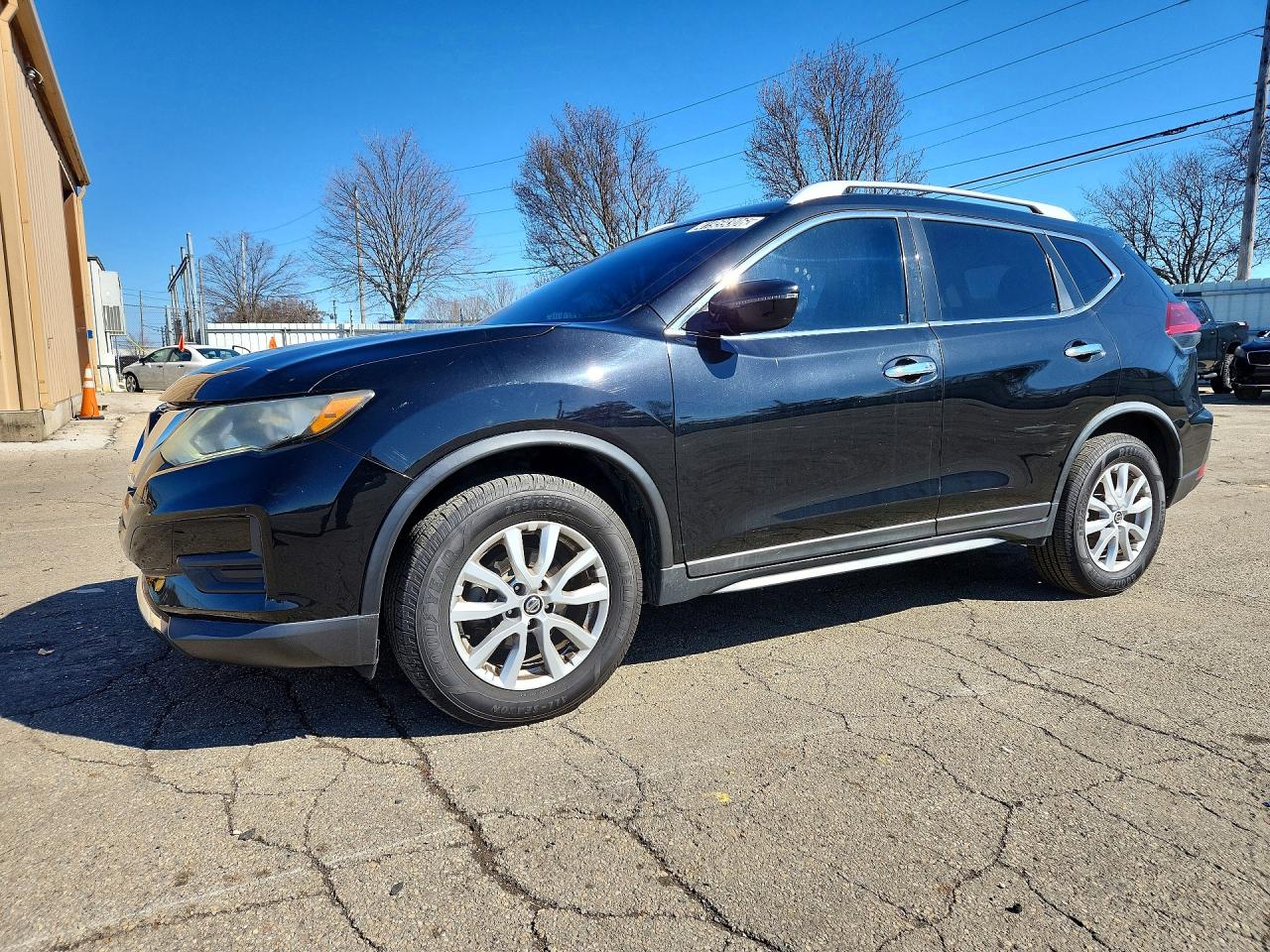 Salvage Nissan Rogue Image