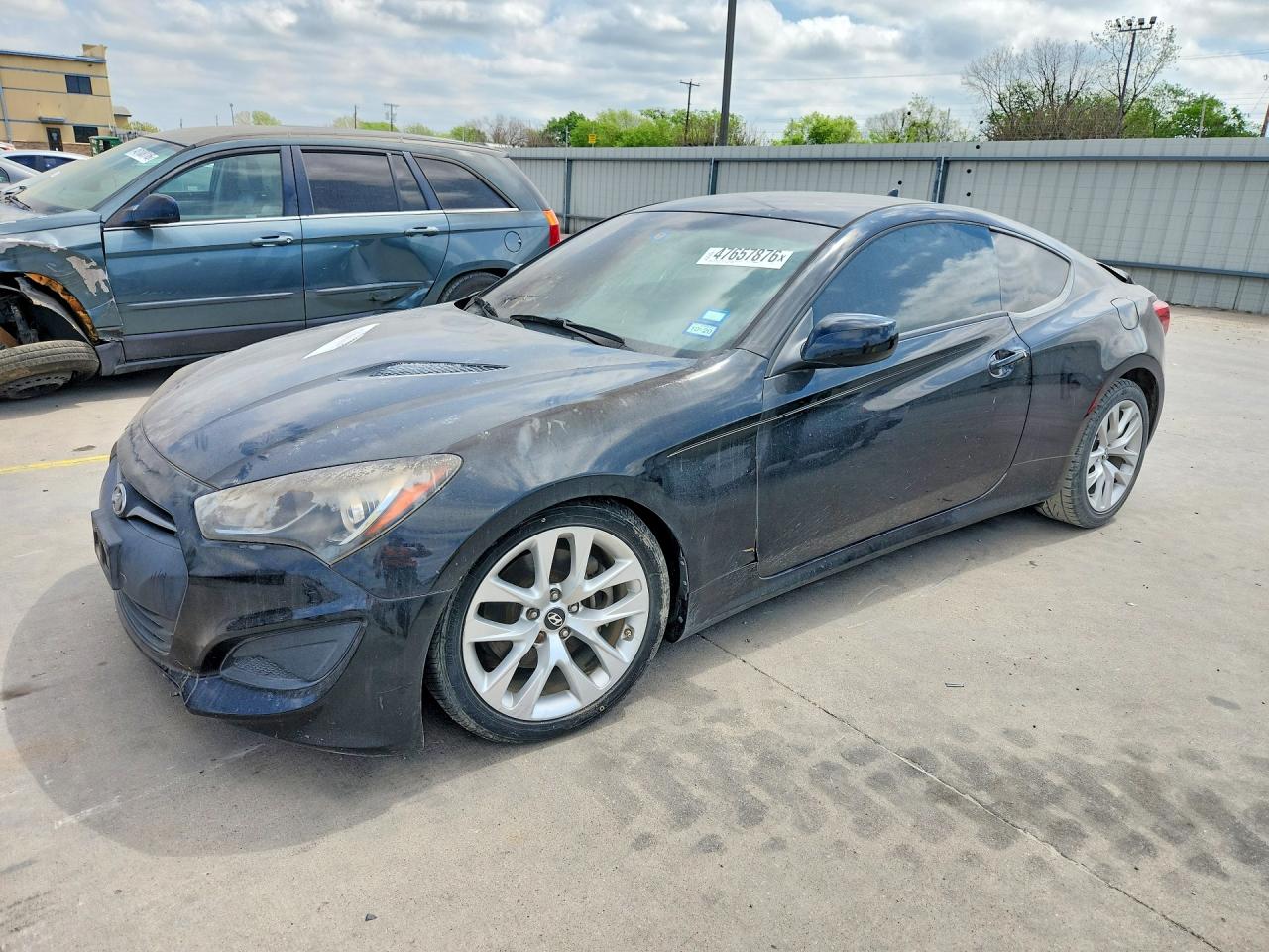 Salvage Hyundai Genesis Image