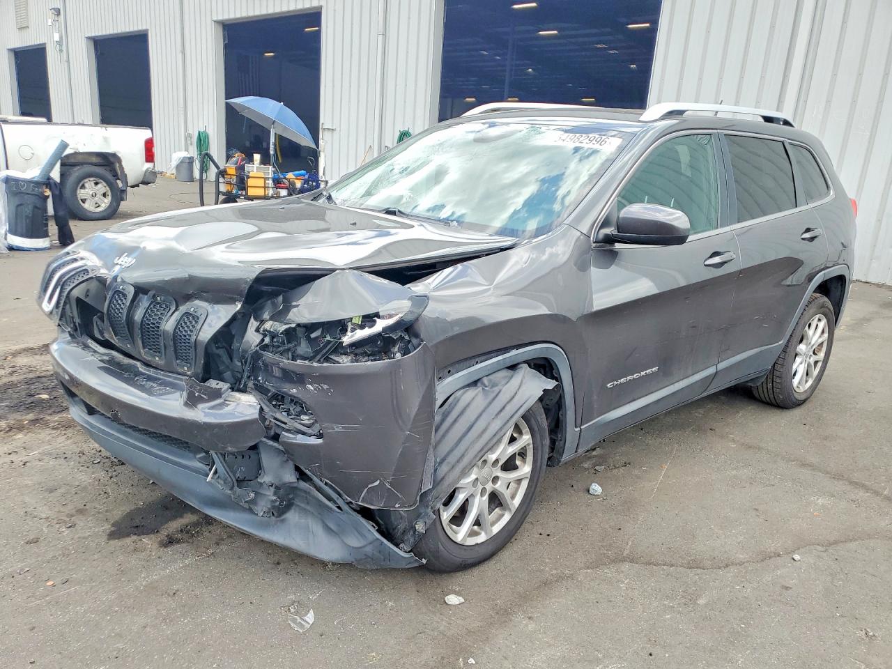Salvage Jeep Grand Cherokee Image