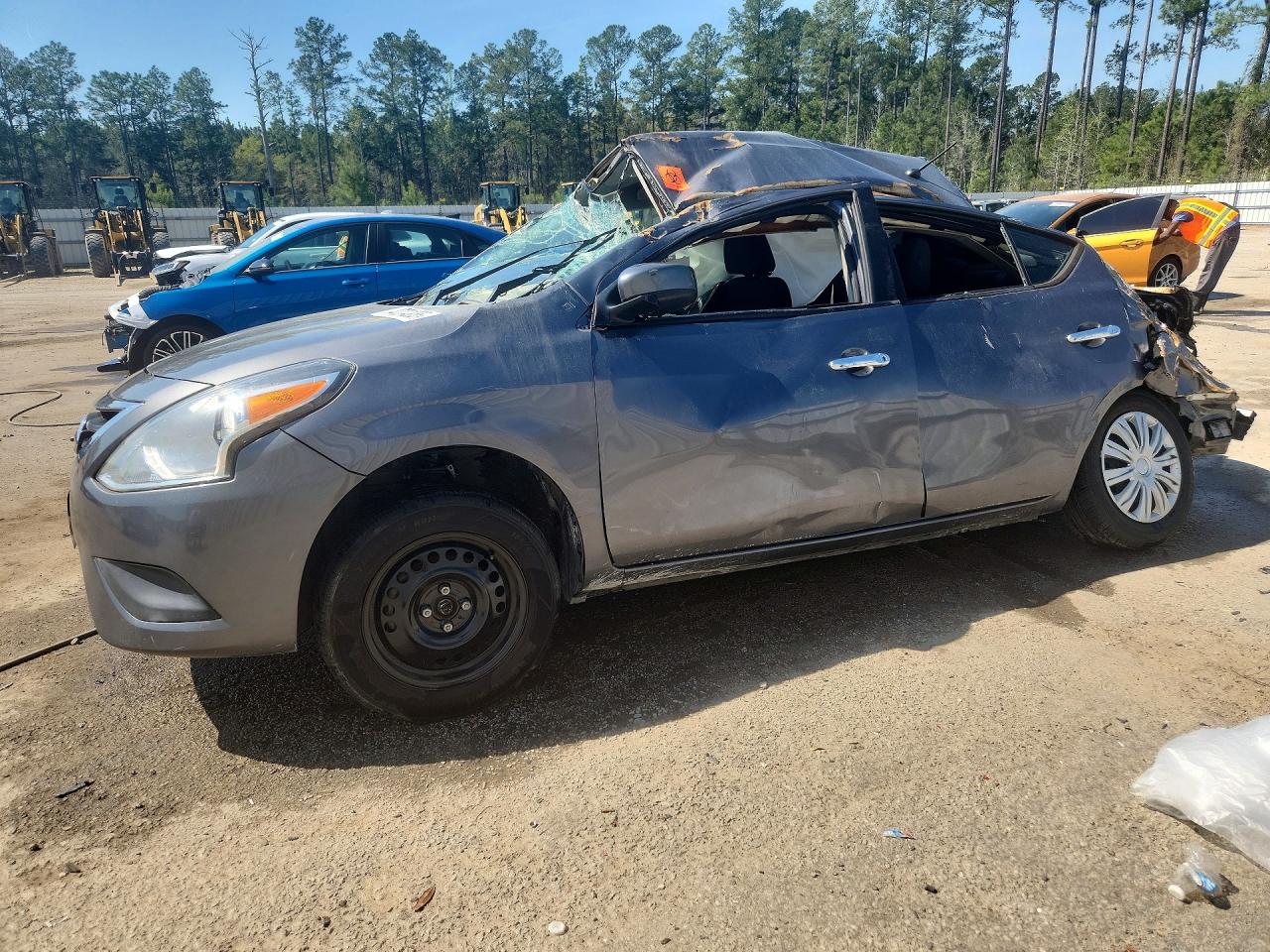 Salvage Nissan Versa Image
