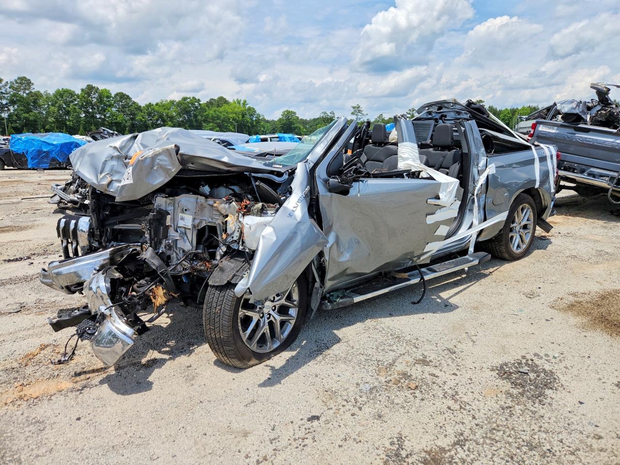 Salvage Chevrolet Silverado Image