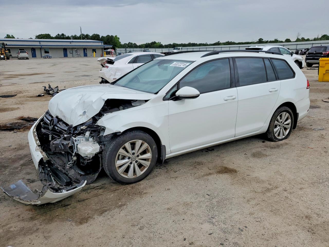 Salvage Volkswagen Golf Image