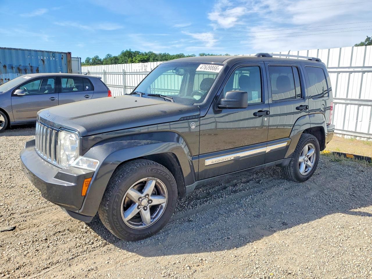 Salvage Jeep Liberty Image