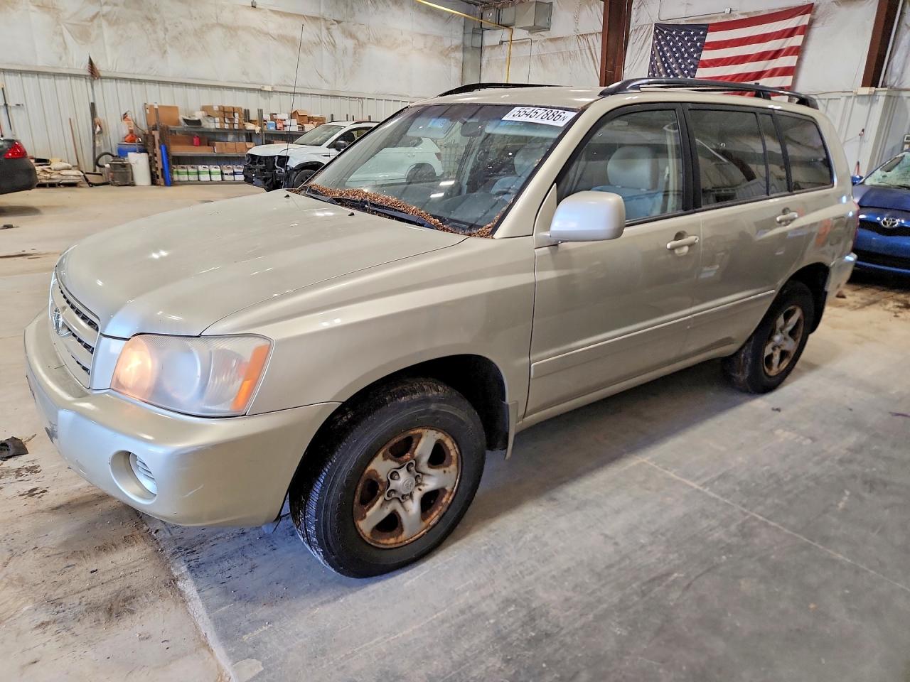 Salvage Toyota Highlander Image