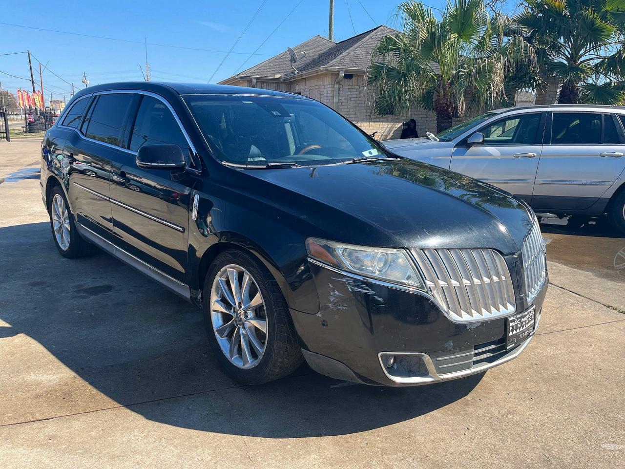 Salvage Lincoln MKT Image