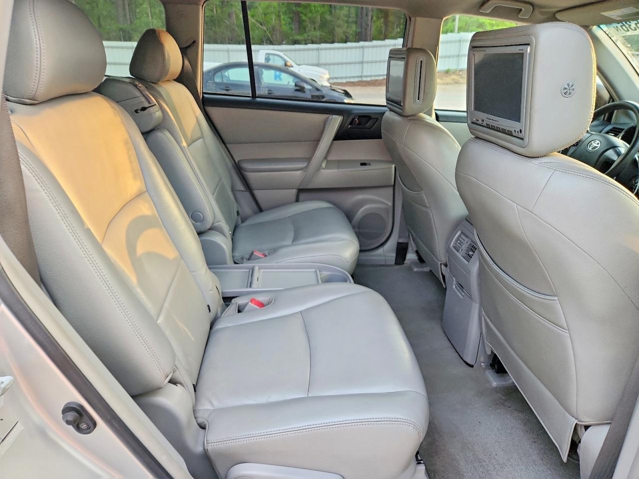 Toyota Highlander Base