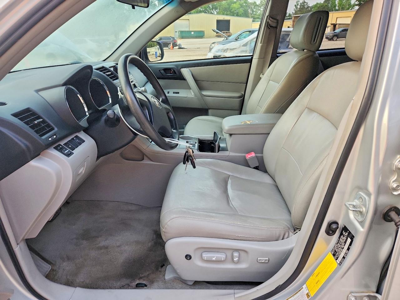 Toyota Highlander Base