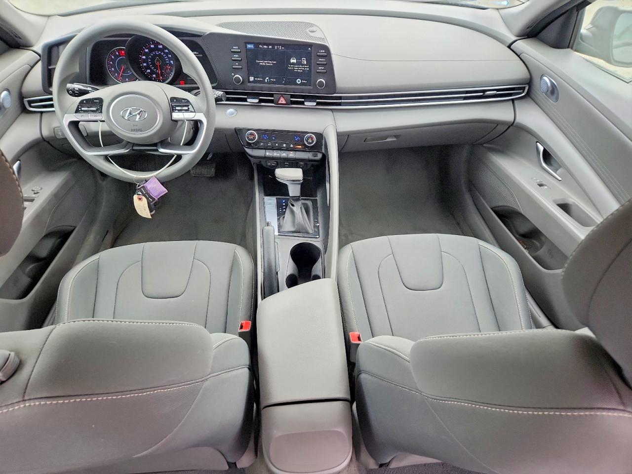 Hyundai ELANTRA Sel