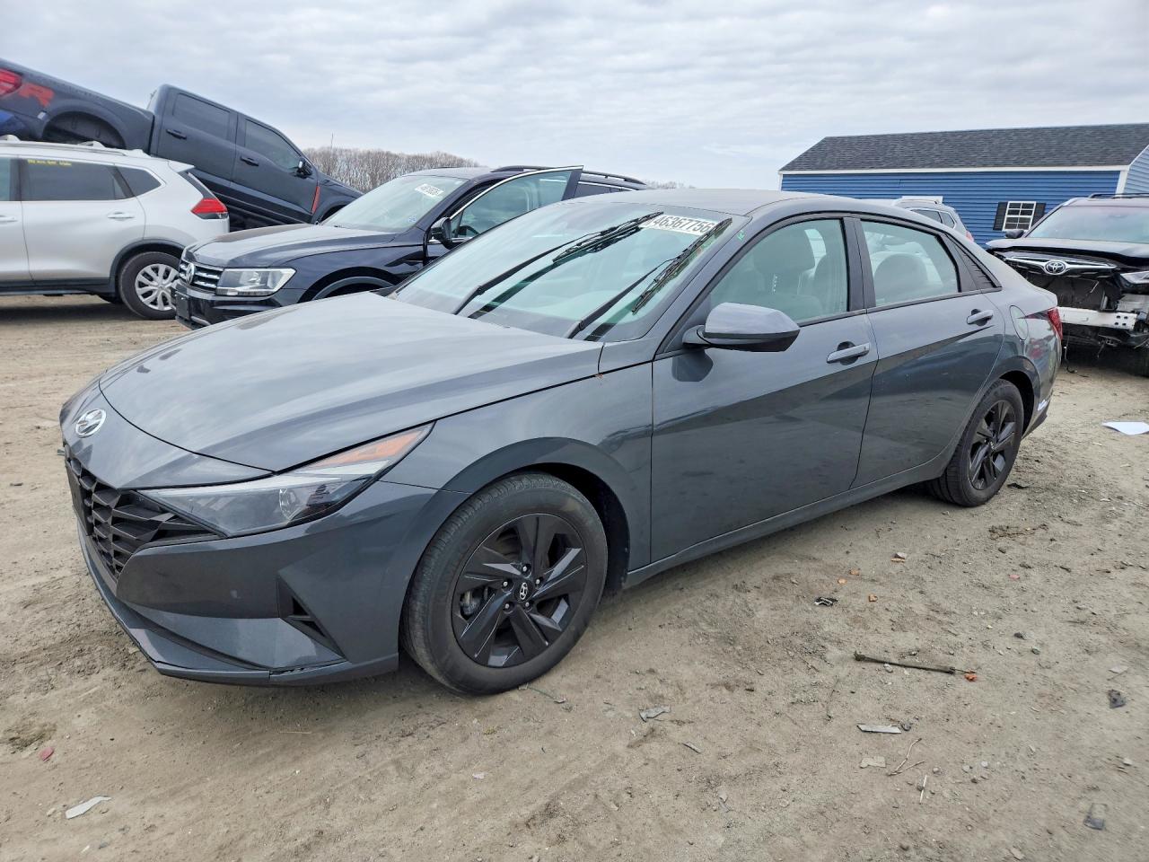 Salvage Hyundai ELANTRA Image