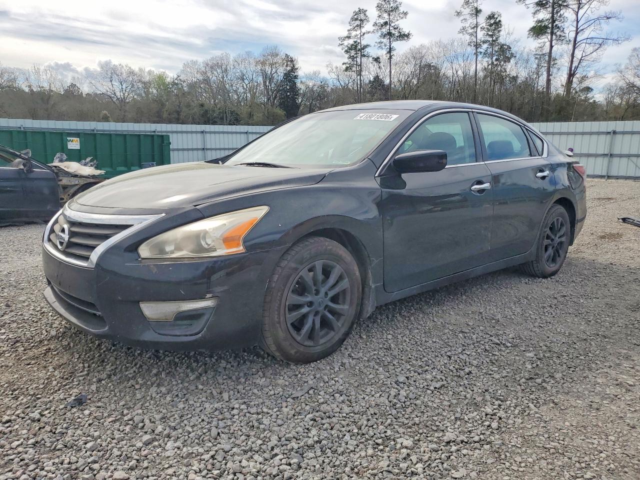 Salvage Nissan Altima Image