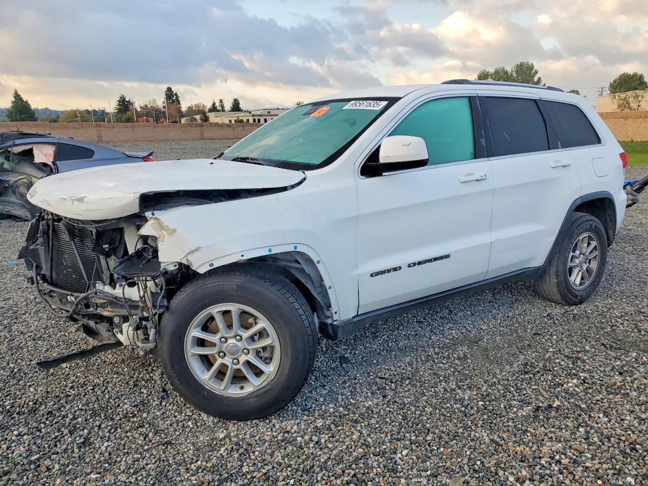 Salvage Jeep Grand Cherokee Image