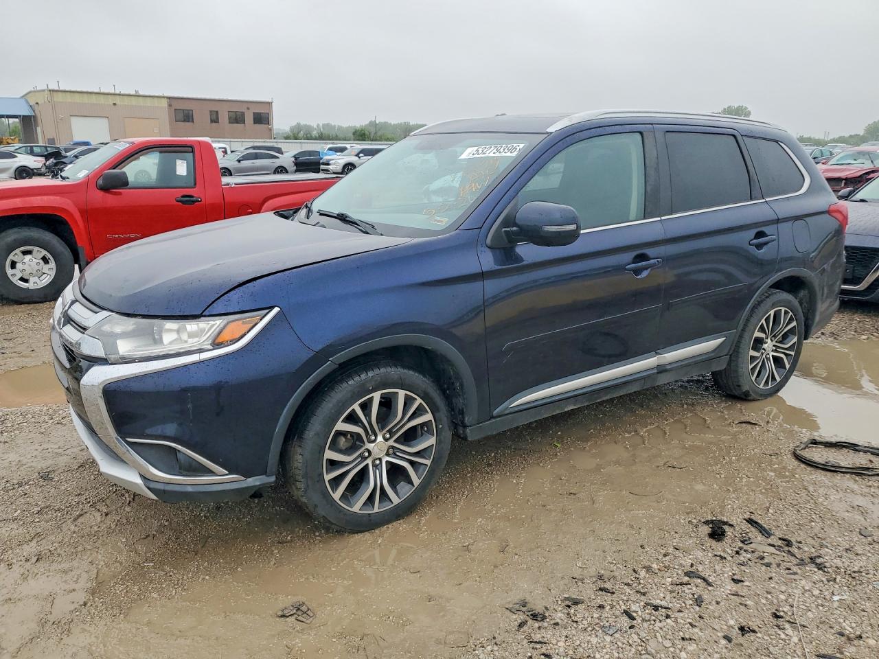 Salvage Mitsubishi Outlander Image