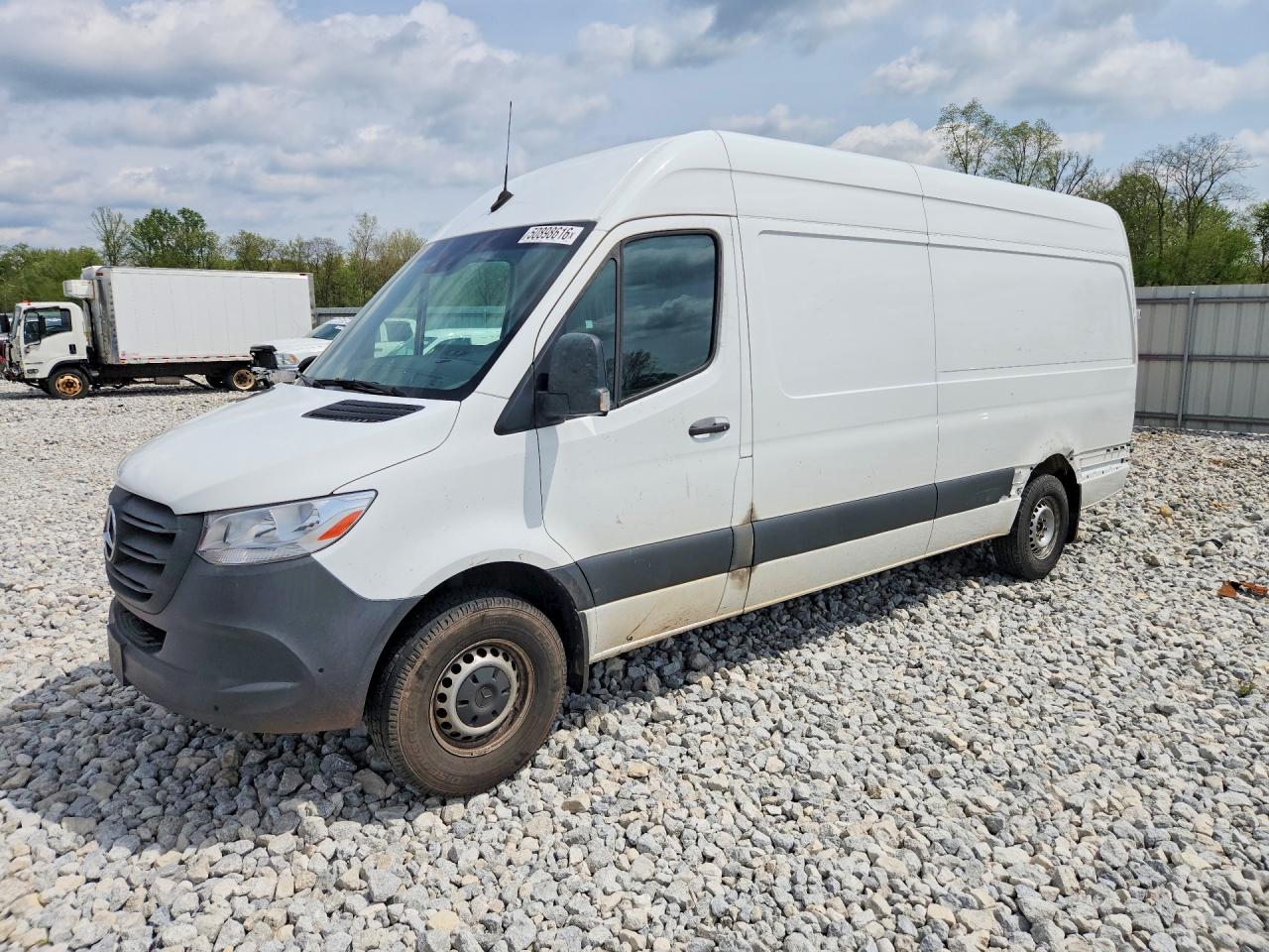 Salvage Mercedes-Benz Sprinter Image