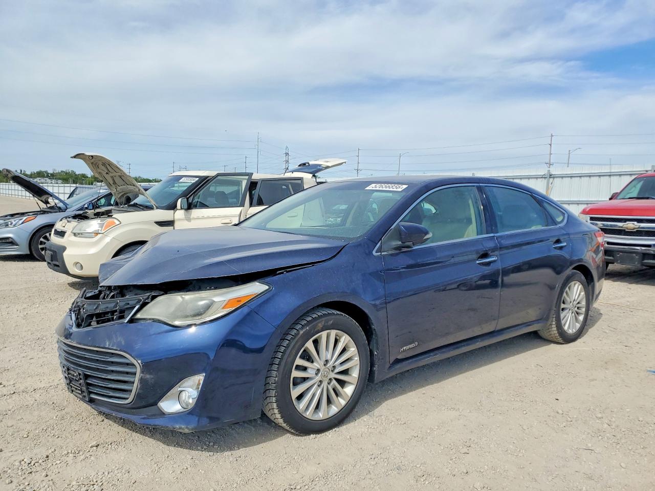 Salvage Toyota Avalon Image