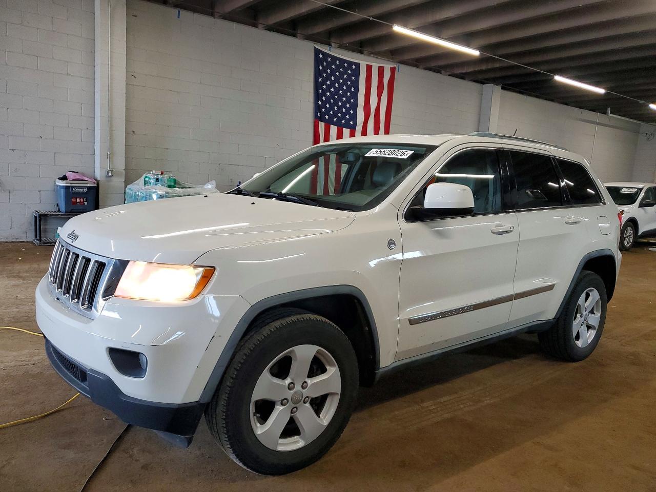 Salvage Jeep Cherokee Image