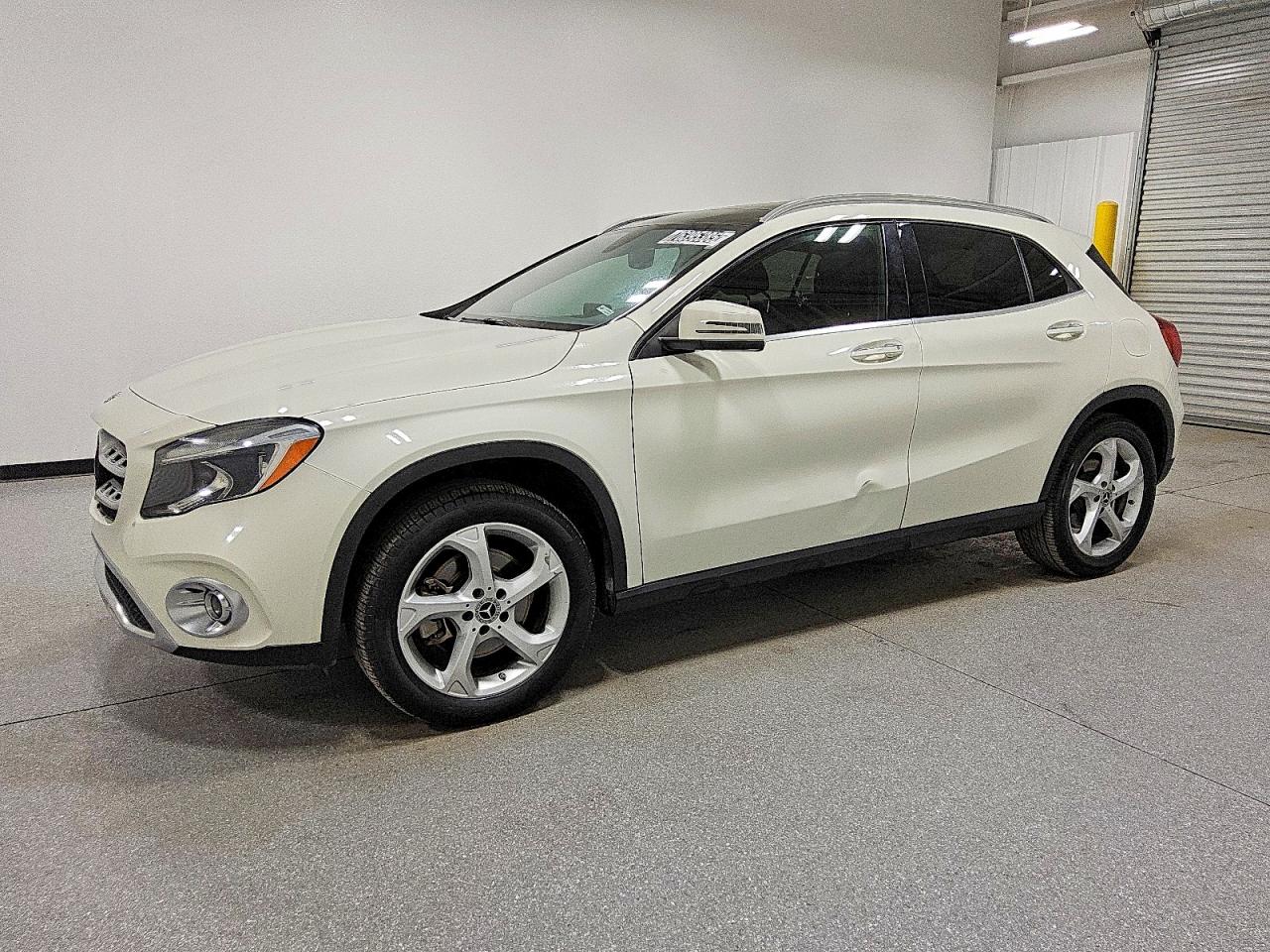 Salvage Mercedes-Benz GLA Image