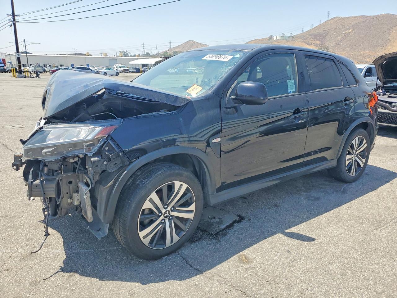 Salvage Mitsubishi Outlander Image