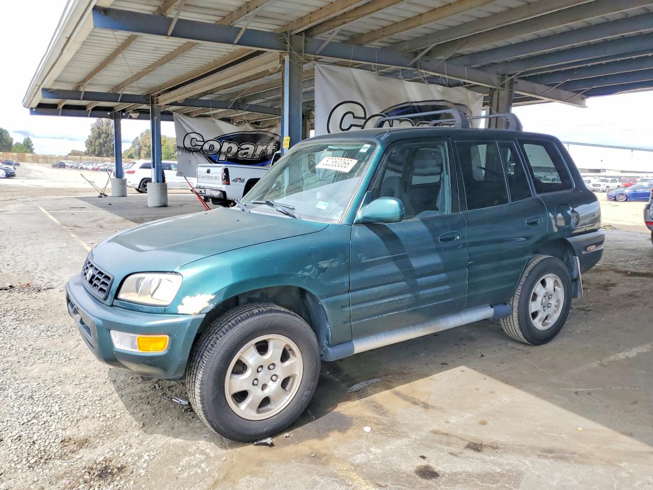 Salvage Toyota RAV4 Image
