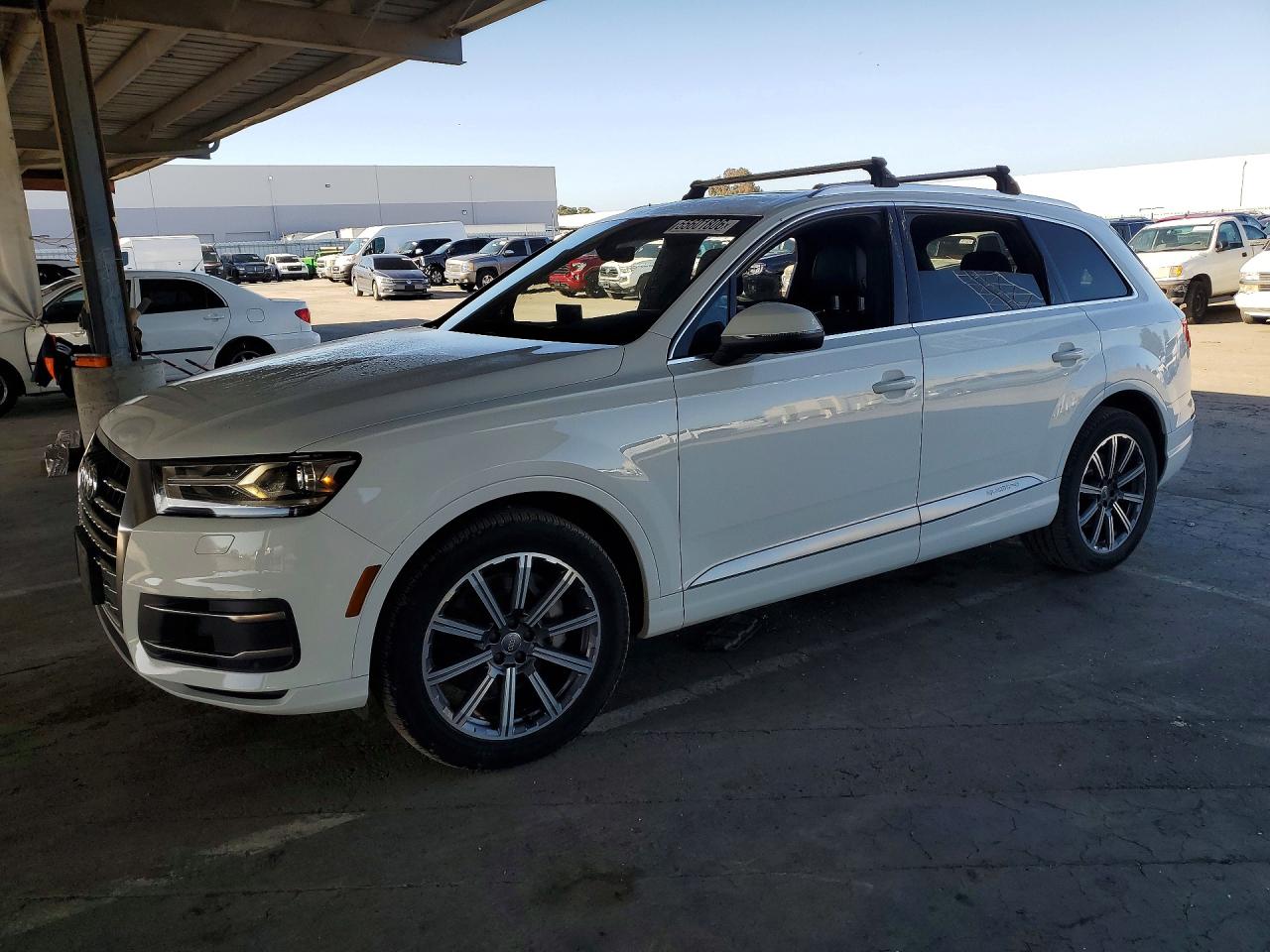 Salvage Audi Q7 Image