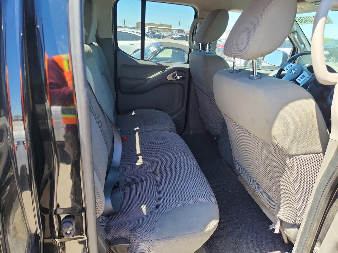 Nissan Frontier Sv
