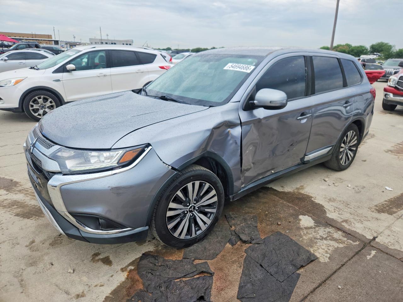 Salvage Mitsubishi Outlander Image