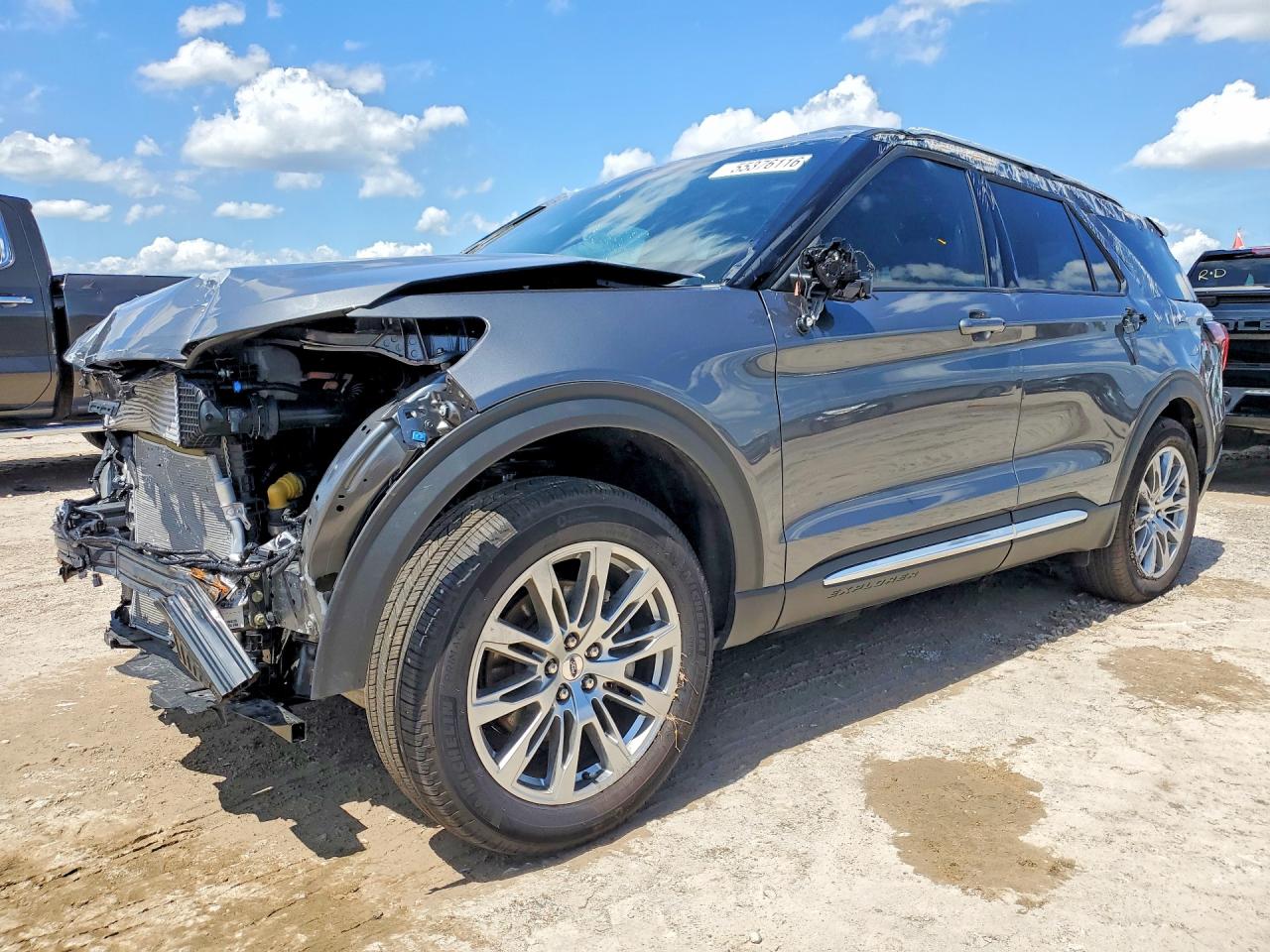 Salvage Ford Explorer Image