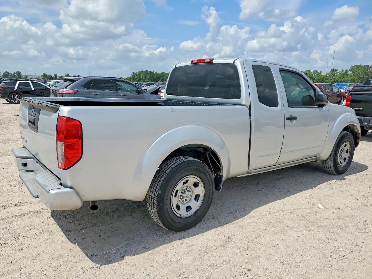 Nissan Frontier S