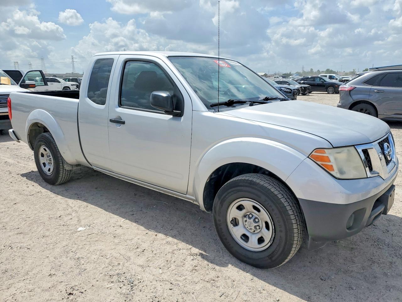 Nissan Frontier S