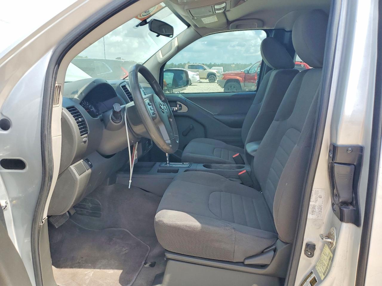 Nissan Frontier S