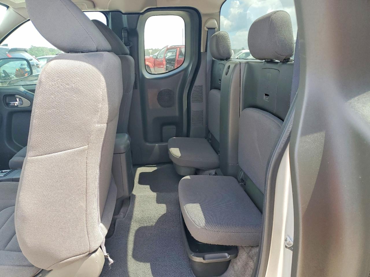 Nissan Frontier S