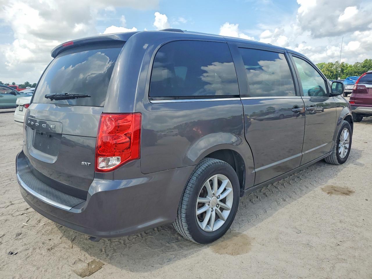 Dodge Caravan Sxt
