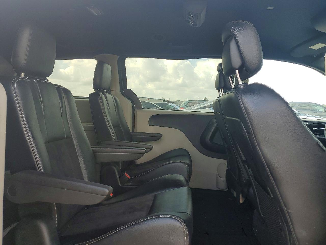 Dodge Caravan Sxt