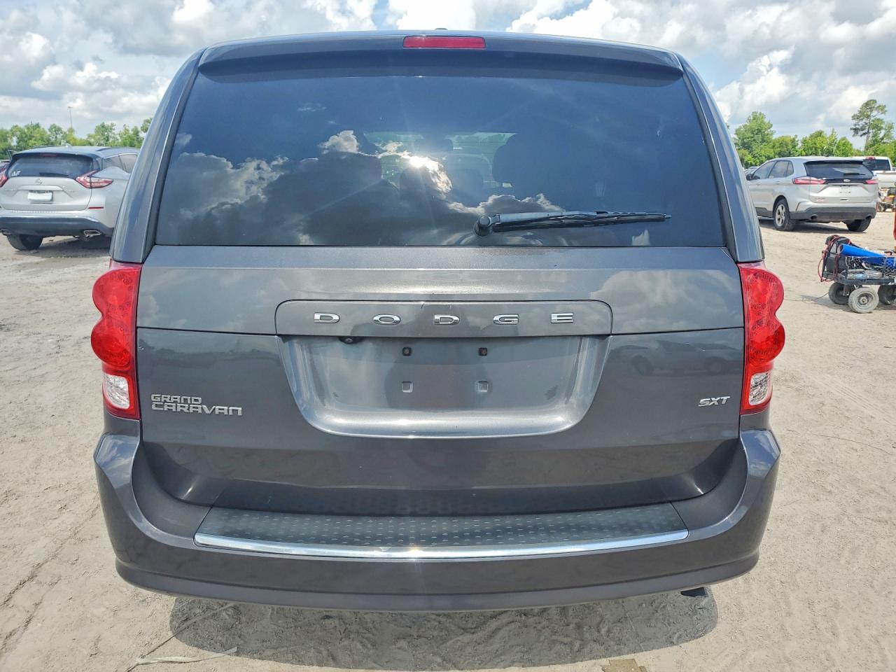Dodge Caravan Sxt